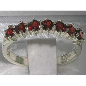 Anello a mezza eternità in argento sterling 925 massiccio con granato rosso naturale, anello con 7 pietre, anello per anniversario - Personalizzabile: 9K, 14K, 18K