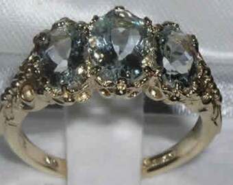 9K Gelbgold Natürlicher Aquamarin Verlobungsring, Trilogy 3 Stein Ring, Englisch Viktorianischer Stil Prong Setting Ring - Individuell einstellbar