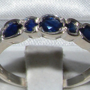 Venta de muestra: Anillo de media eternidad con zafiro azul oscuro natural 925 macizo, diseño inglés, talla única (EE. UU. 7, Reino Unido 10)