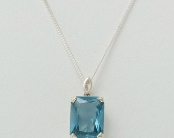 Sterling Silber 16 x 12 mm Octagon Cut Lab erstellt Aquamarine Solitaire Anhänger und Kette, Halskette