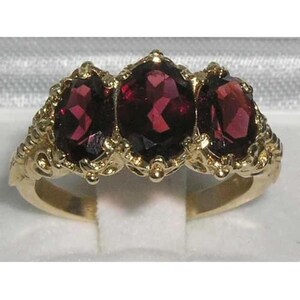 Anel de noivado com granada rodolita natural em ouro amarelo 18K e 3 pedras, anel trilogia com garras em estilo vitoriano inglês - personalizável
