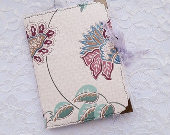 Diario de tela hecho a mano, efímera floral vintage, lazo de encaje