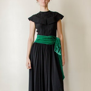 Vintage 1940s black dress with green velvet draped belt // 40s embroidered neckline & wide collar day or evening dress full circle skirt image 3