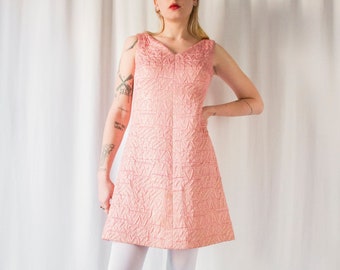 1960s pink & gold metallic brocade jacquard cocktail mini dress // Vintage 60s A line shift space age party evening embossed lame tunic