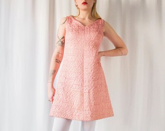 1960s pink & gold metallic brocade jacquard cocktail mini dress // Vintage 60s A line shift space age party evening embossed lame tunic