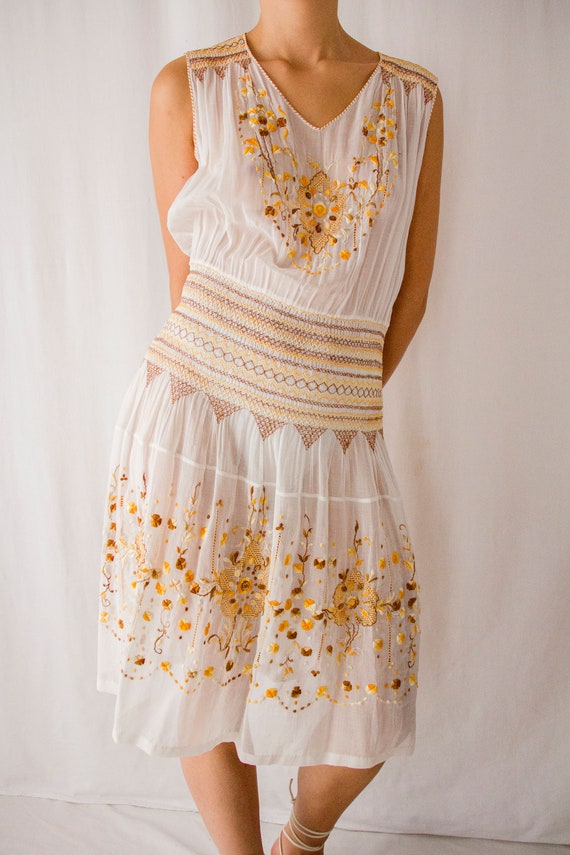 1920s sheer cotton Hungarian embroidered dress //… - image 3