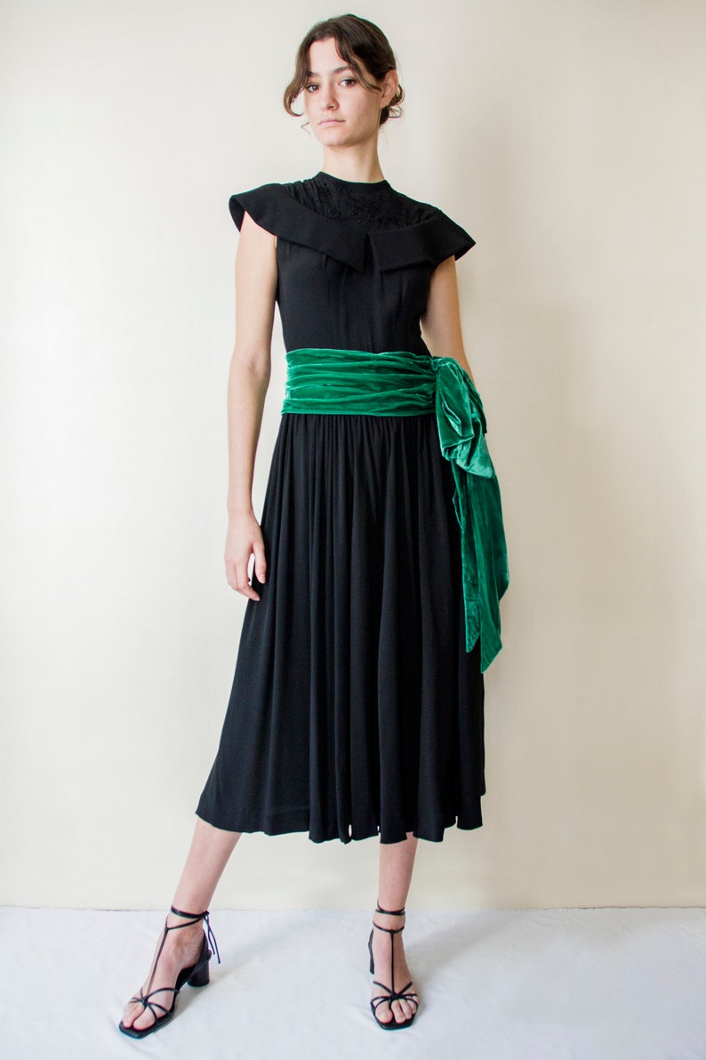 Vintage 1940s black dress with green velvet draped belt // 40s embroidered neckline & wide collar day or evening dress full circle skirt image 1