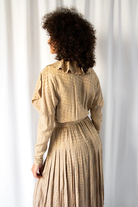 1970s Ungaro camel brown silk pleated dress with … - image 5