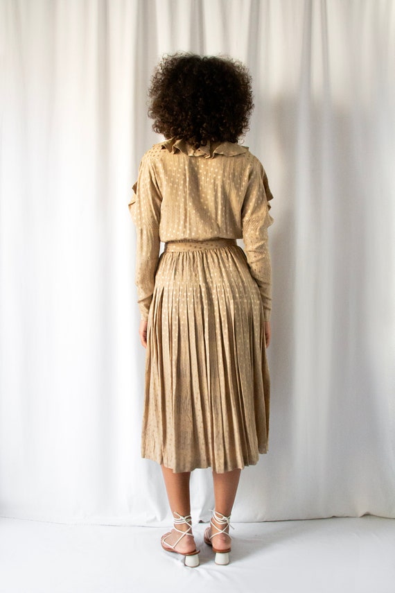 1970s Ungaro camel brown silk pleated dress with … - image 3