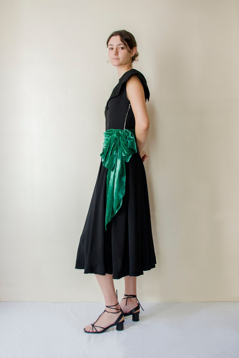 Vintage 1940s black dress with green velvet draped belt // 40s embroidered neckline & wide collar day or evening dress full circle skirt image 4