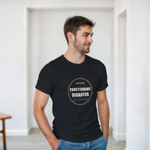 Camiseta retro vintage con estampado de humor negro - Camiseta sarcástica de desastre funcional certificado, regalo divertido