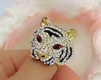 Statement-Ring mit klarem Strassstein und goldfarbenem Tigerkopf – Tierschmuck