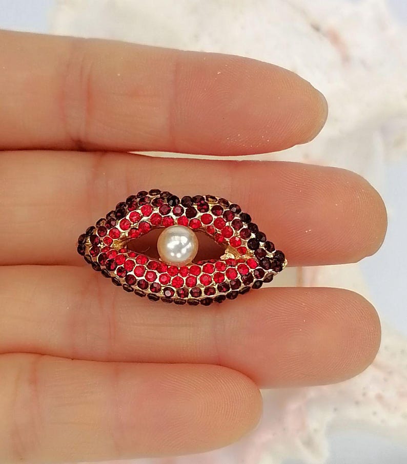 Red Crystal Lip Ring with Faux Pearl Accent in Gold Tone image 3