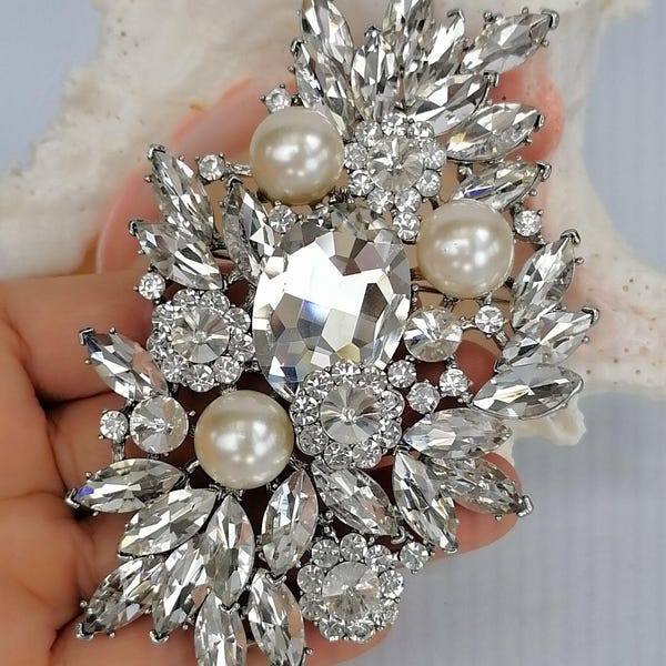 Clear Rhinestone Crystal and Cream Pearl Flower Brooch Pin Prom Wedding Costume Jewelry