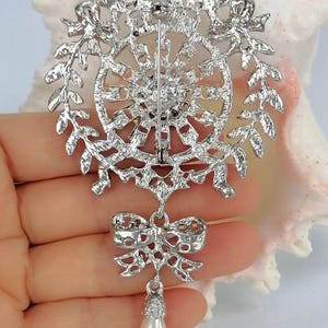 Rhinestone Crystal Bow-shaped Brooch Pin with a Teardrop Pearl Pendant Wedding Prom Costume Jewelry image 5