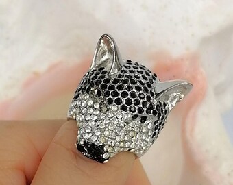 Statement-Ring mit Wolfskopf und Strasssteinen – Tierschmuck