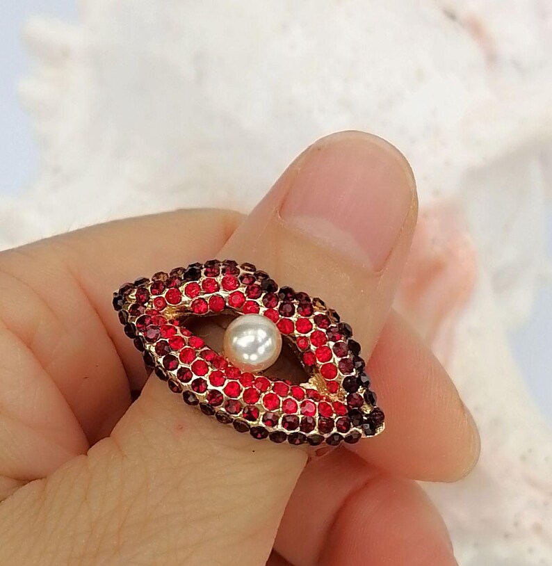 Red Crystal Lip Ring with Faux Pearl Accent in Gold Tone Red Lip Ring 9#