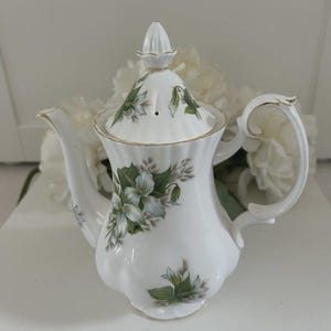 Vintage Royal Albert "Trillium" Coffee Pot / Tall Teapot – Made in England