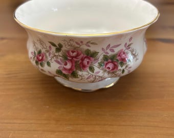 Vintage Royal Albert Lavendel Rose Zuckerdose, Fine Bone China Made in England, Floral Tea Party Decor, Geschenk für Teeliebhaber