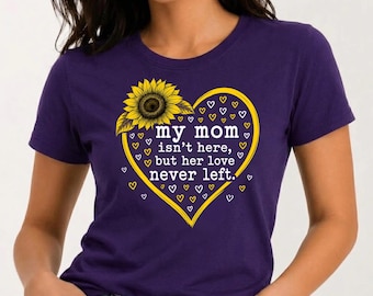 Memorial Mom Png My Mom Isn’t Here But Her Love Never Left, Sympathy Loss Gift, Remembrance Mother T-Shirt