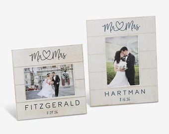 Marco de fotos personalizado para bodas de Sr. y Sra. – Marco de fotos rústico con apellido personalizado – Regalo de boda rústico para la pareja
