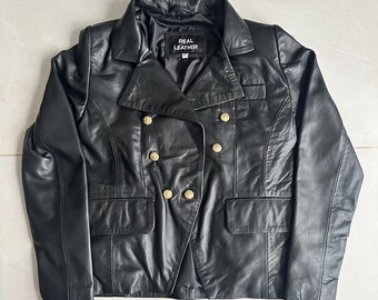 Zwarte blazer van echt leer met dubbele rij knopen | Gouden knoopjas in vintage stijl