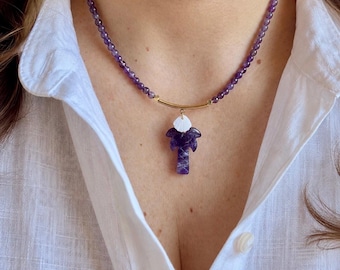 Amethyst bead necklace with gemstone carved charm / Summer beach jewelry / amethyst jewelry for  women/ Palm tree amethyst carved charm