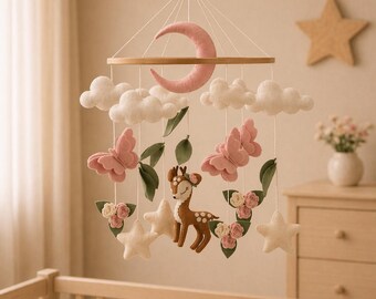 Móvil de cuna de fieltro hecho a mano con ciervo, luna y nubes / Decoración infantil de bosque / Regalo para baby shower / Decoración colgante neutra para la habitación del bebé