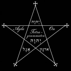Peut inclure: Un pentagramme blanc sur fond noir. Le pentagramme comporte une croix à chaque pointe et contient du texte dont "Agla", "On" et "Tetragrammaton". Il s'agit d'une illustration graphique.