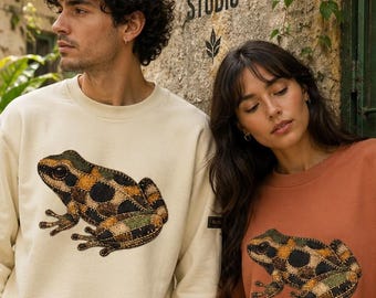 Frog Patchwork Sweatshirt, Tropical Amphibian Streetwear Sweater, Faux Patchwork Graphic Sweatshirt, Urban Nature Crewneck, Fauna Urbana