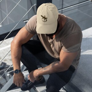 Lizard Distressed Dad Hat, Tropical Reptile Streetwear Cap, Minimal Embroidered Style Hat, Urban Nature Cap, Fauna Urbana