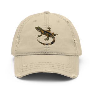 Lizard Distressed Dad Hat, Tropical Reptile Streetwear Cap, Minimal Embroidered Style Hat, Urban Nature Cap, Fauna Urbana