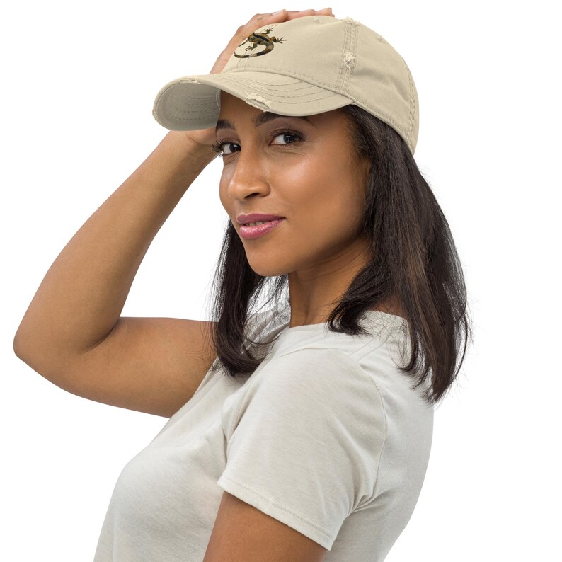 Lizard Distressed Dad Hat, Tropical Reptile Streetwear Cap, Minimal Embroidered Style Hat, Urban Nature Cap, Fauna Urbana