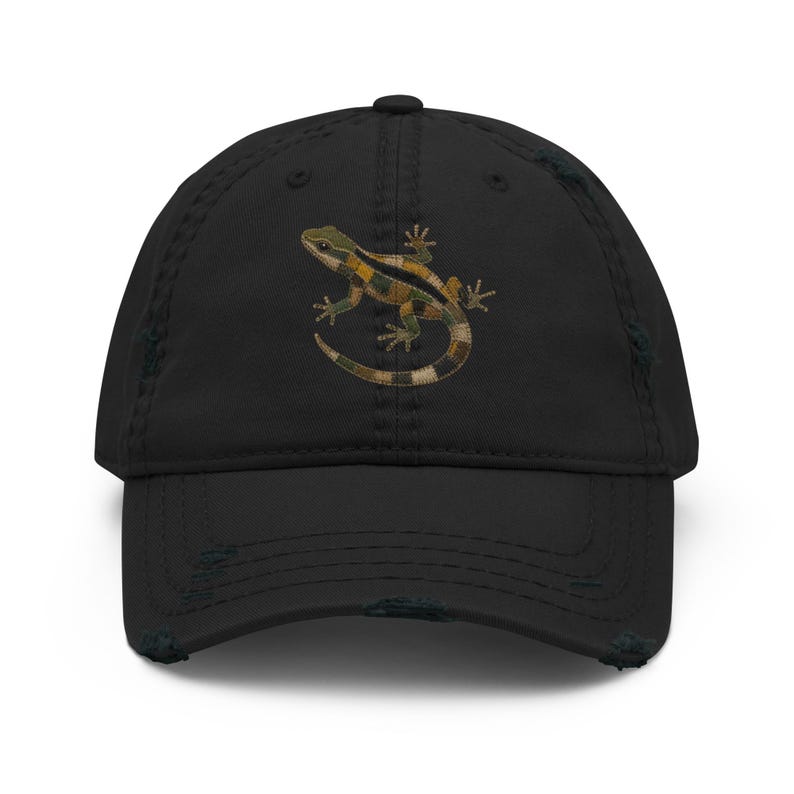 Lizard Distressed Dad Hat, Tropical Reptile Streetwear Cap, Minimal Embroidered Style Hat, Urban Nature Cap, Fauna Urbana