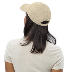 Lizard Distressed Dad Hat, Tropical Reptile Streetwear Cap, Minimal Embroidered Style Hat, Urban Nature Cap, Fauna Urbana