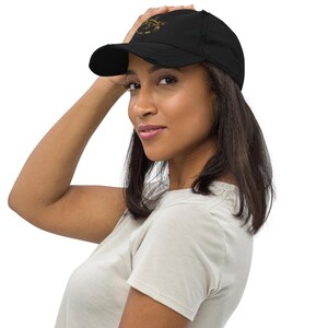 Lizard Distressed Dad Hat, Tropical Reptile Streetwear Cap, Minimal Embroidered Style Hat, Urban Nature Cap, Fauna Urbana