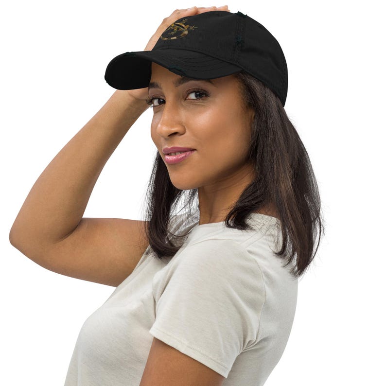 Lizard Distressed Dad Hat, Tropical Reptile Streetwear Cap, Minimal Embroidered Style Hat, Urban Nature Cap, Fauna Urbana