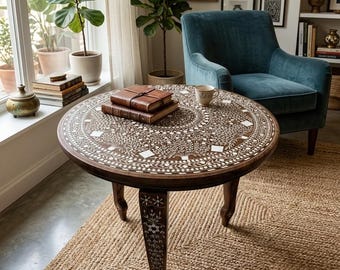 Mesa de centro redonda hecha a mano con incrustaciones – Mesa auxiliar marroquí con mandala floral en madera oscura
