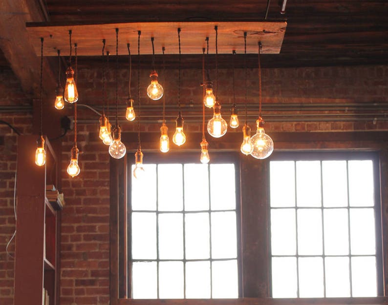 Nostalgic Reclaimed Wood Chandelier Dining Room With Varying Edison Bulbs
