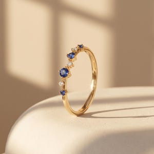 Bagues empilables avec pierres de naissance • Saphir, péridot, rubis • Ensemble de bagues en or et pierres précieuses • Bijoux délicats à empiler