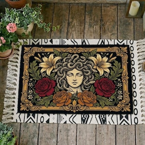 Gotisk Medusa blommig dörrmatta | Mytologi entrématta | Heminredning i naturlig kokosfiber
