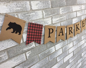 Bandera con nombre de oso a cuadros de búfalo, decoraciones rústicas de cumpleaños, baby shower de oso leñador, pancarta de cumpleaños de bosque, decoración para fiesta de leñadores