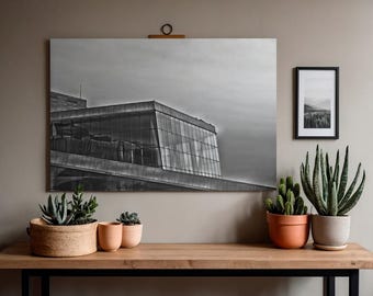 Láminas de arquitectura minimalista: arte fotográfico urbano en blanco y negro con bordes suaves (descarga digital).