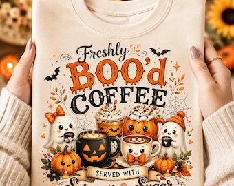 Vers gekruide koffie, schattige Halloween-png, geserveerd met schreeuw en suiker, Halloween-koffieshirt, cafeïneliefhebber-png, spooklatte-sublimatie-png