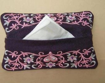 Embroidered Tissue Holder: Floral Heart Design, Travel Size