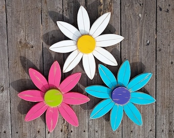 Wood Flower Wall Art 3D Daisy Cutout Colorful Home Decor Farmhouse Decor Cottage Boho Chic Customizable Painted Wooden Flower Modern