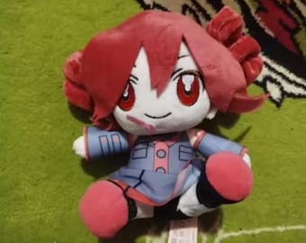 Anime Girl Plush Toy – Cute Red Hair Plushie Doll – Kawaii Soft Stuffed Character – Gift for Anime Fans & Collectors 20cm