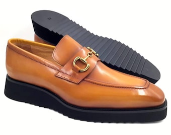 Mocasines de cuero marrón para hombre / Detalle dorado, suela gruesa con relieve, zapatos de vestir sin cordones