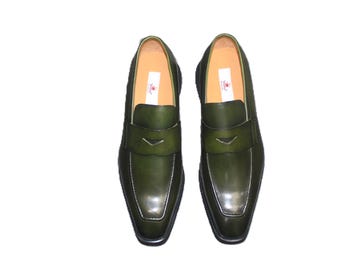 Mocasines artesanales de piel con pátina color esmeralda / Zapatos de hombre con punta cincelada