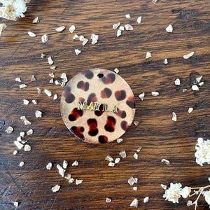 Personalized leopard dog tag – handmade resin tag – original dog tag – unique dog accessory – gift for dog moms